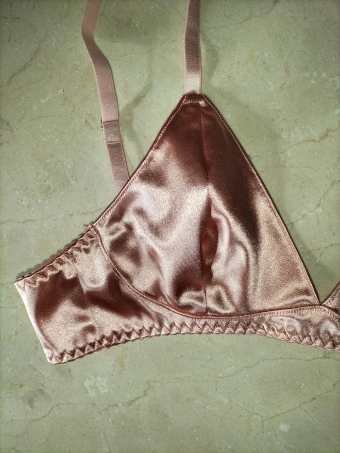 Ensemble lingerie rose saumon brillant - triangle et string - photo numéro 2