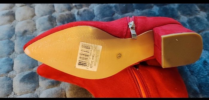 Bottines rouges pointure 38.neuf jamais porté - photo numéro 3