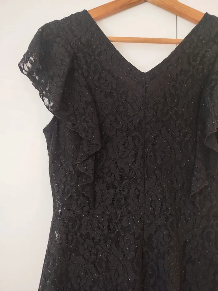 Robe noire à dentelle taille 38 - photo numéro 4