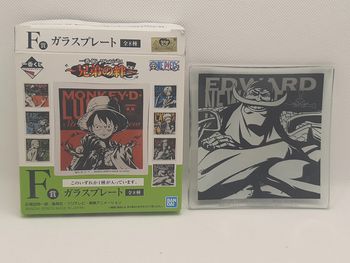 Petite assiette carrée decorative manga one piece barbe blanche