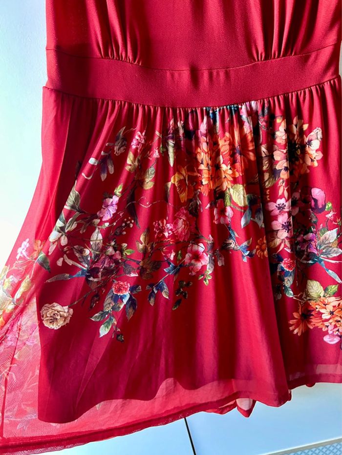 Robe rouge fleurie - photo numéro 3