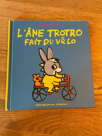 Livre L’âne Trotro fait du vélo