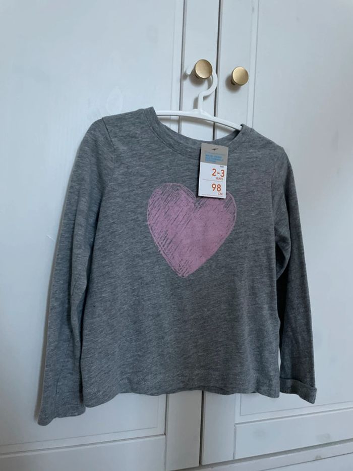 T shirt neuf avec étiquette 2 3 ans