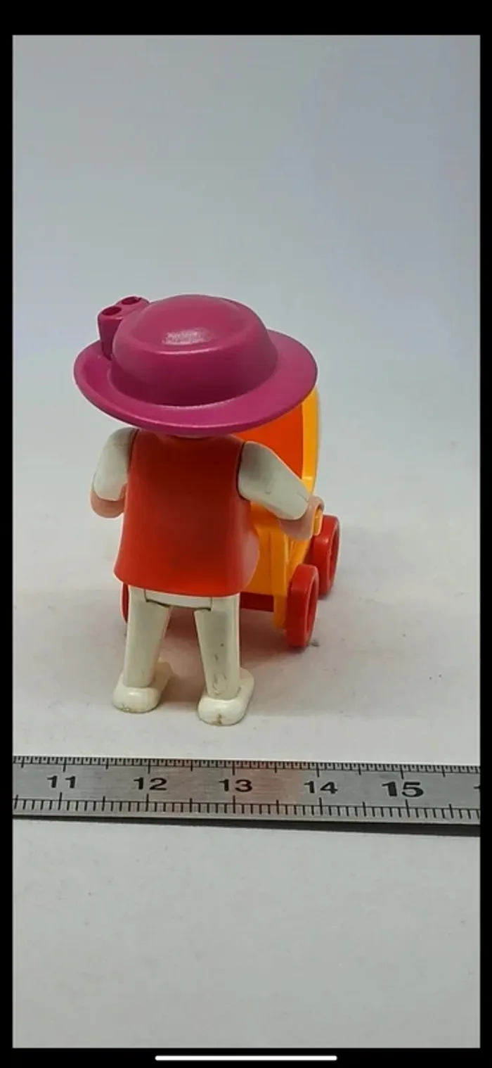 Enfant fille avec landau et doudou ours playmobil - photo numéro 4
