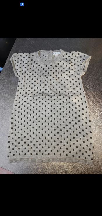 Robe style laine
Grise à poids noir
12 mois fille
Vertbaudet