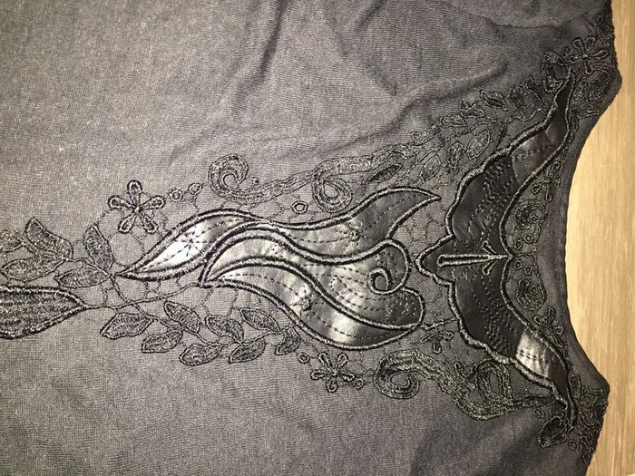 Magnifique pull noir - photo numéro 3