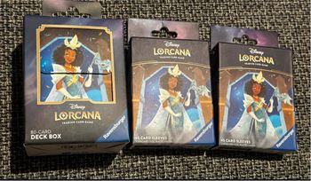 Lorcana card sleeves et deck box Disney