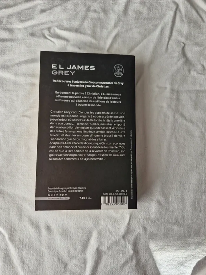 Le livre Grey - photo numéro 2