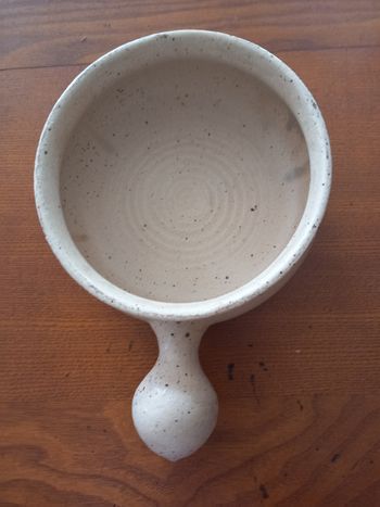 Plat diamètre 14 cm.