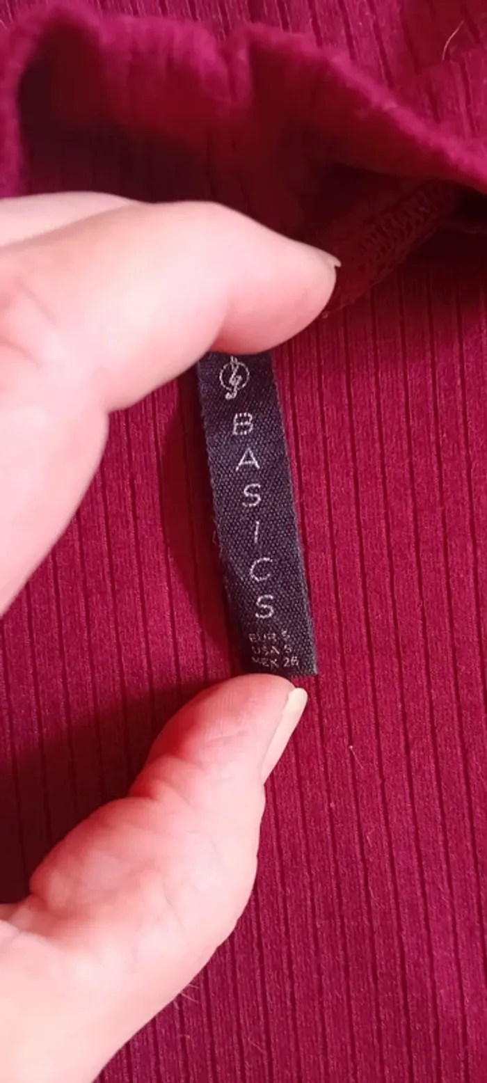 Très joli petit pull fin couleur prune taille S basics - photo numéro 4