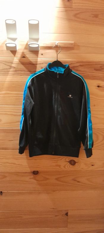 Gilet sportwear noir et bleu