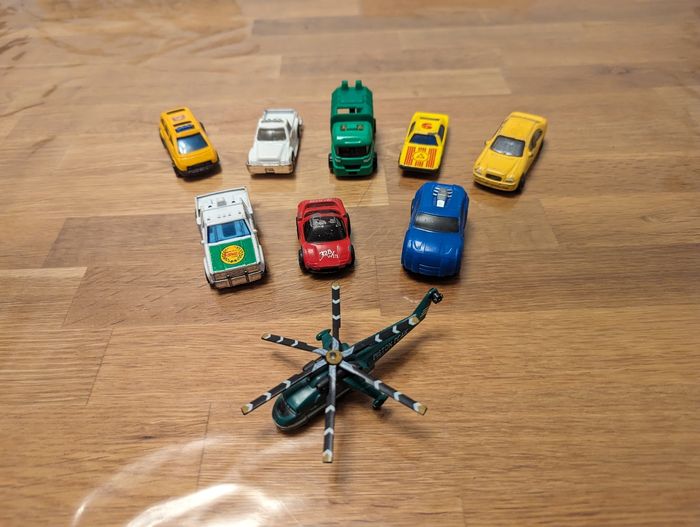 Lot 52 de 9 petites voitures