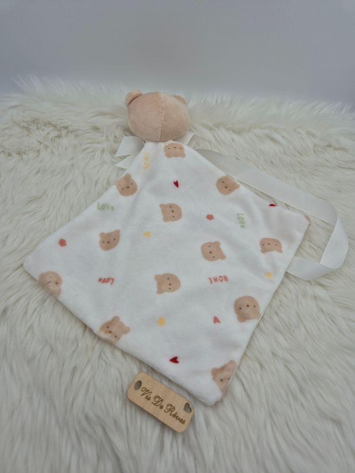 Doudou plat losange tête ours beige blanc coeurs love - photo numéro 3