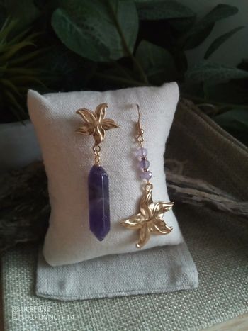 Boucles d'oreilles bohèmes améthyste et fleures dorées