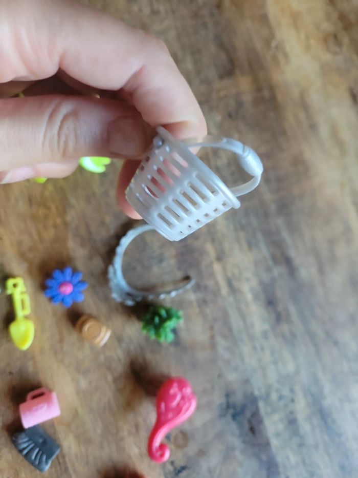 Lot accessoires pour poupée style barbie tenue main - photo numéro 9