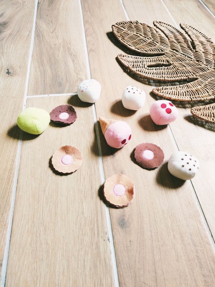 🍦Dinette boules de glace à scratch et petits gâteaux en tissu- peluche