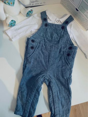 Salopette + tee-shirts manche longue Kiabi 3 mois