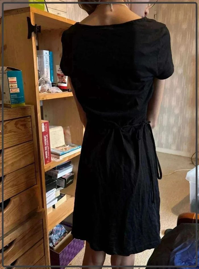 Robe  noire  H&M  taille  xs - photo numéro 2