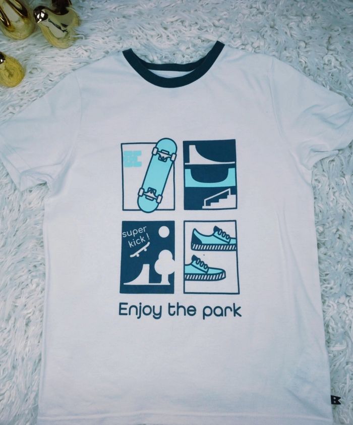 T-shirt manches courtes " Skate Park " blanc Garçon taille 10 ans marque Okaidi 🎸 - photo numéro 3