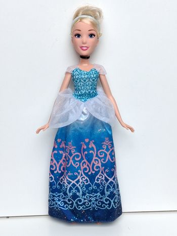 Poupée Disney hasbro Cendrillon 