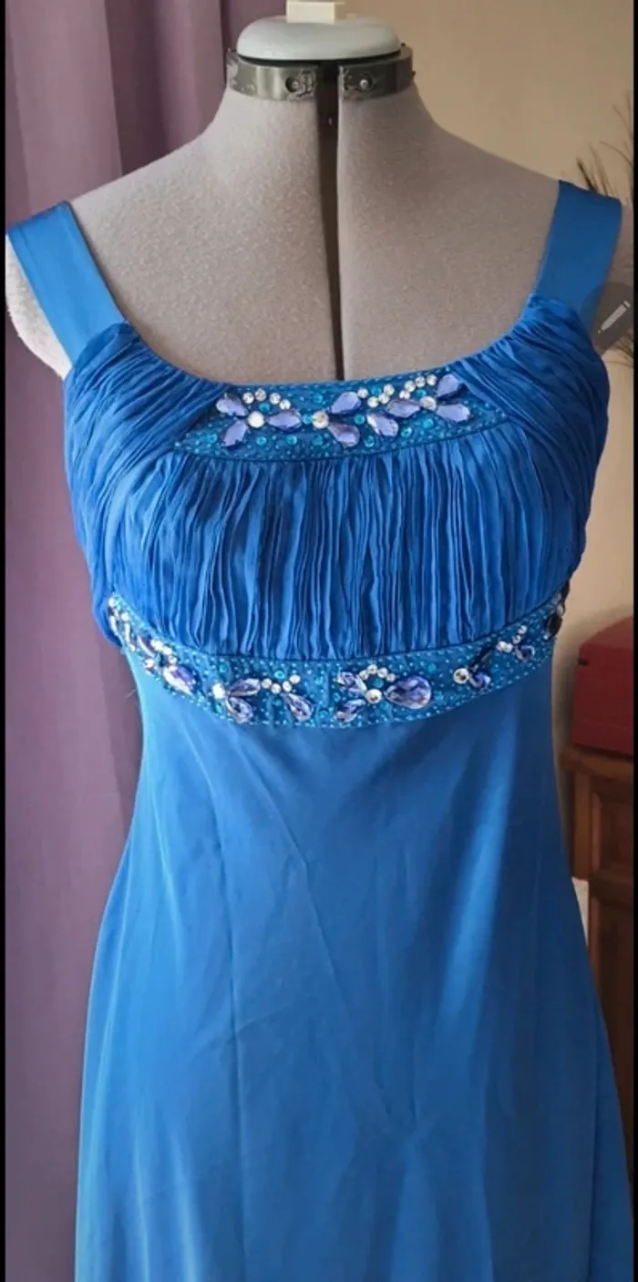 Magnifique robe en satin bleu électrique