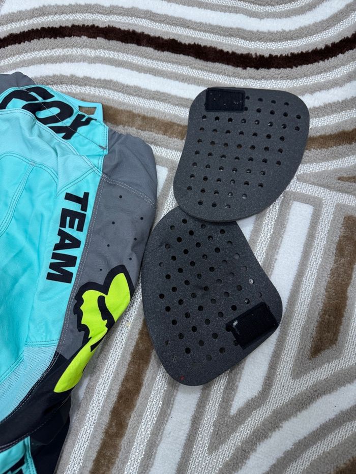 Pantalon motocross Fox Racing 180 taille 22Y bleu/gris/jaune fluo très bon état - photo numéro 5