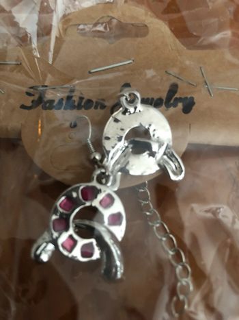 Parure fantaisie collier et boucles d'oreilles rose rouge