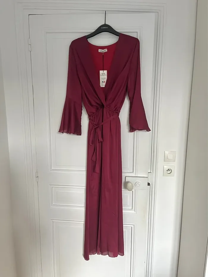 Robe longue rouge bordeaux tissu effet soyeux neuve avec étiquette