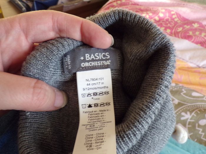 Bonnet gris à pompons neuf - photo numéro 3