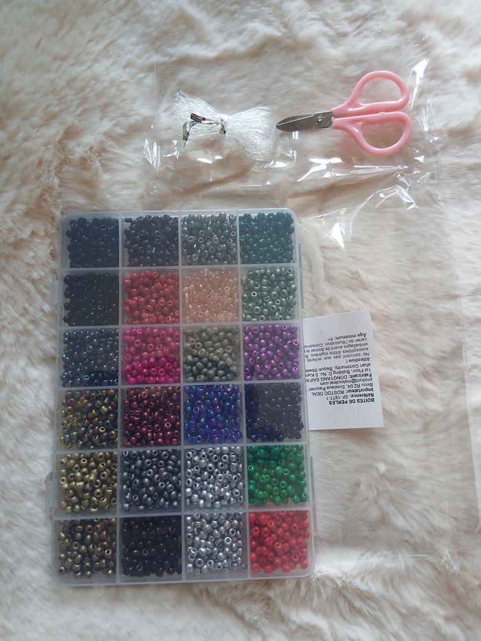 Neuf: Lot Perles rocaille multicoloris mat/brillant+ Fils - photo numéro 2