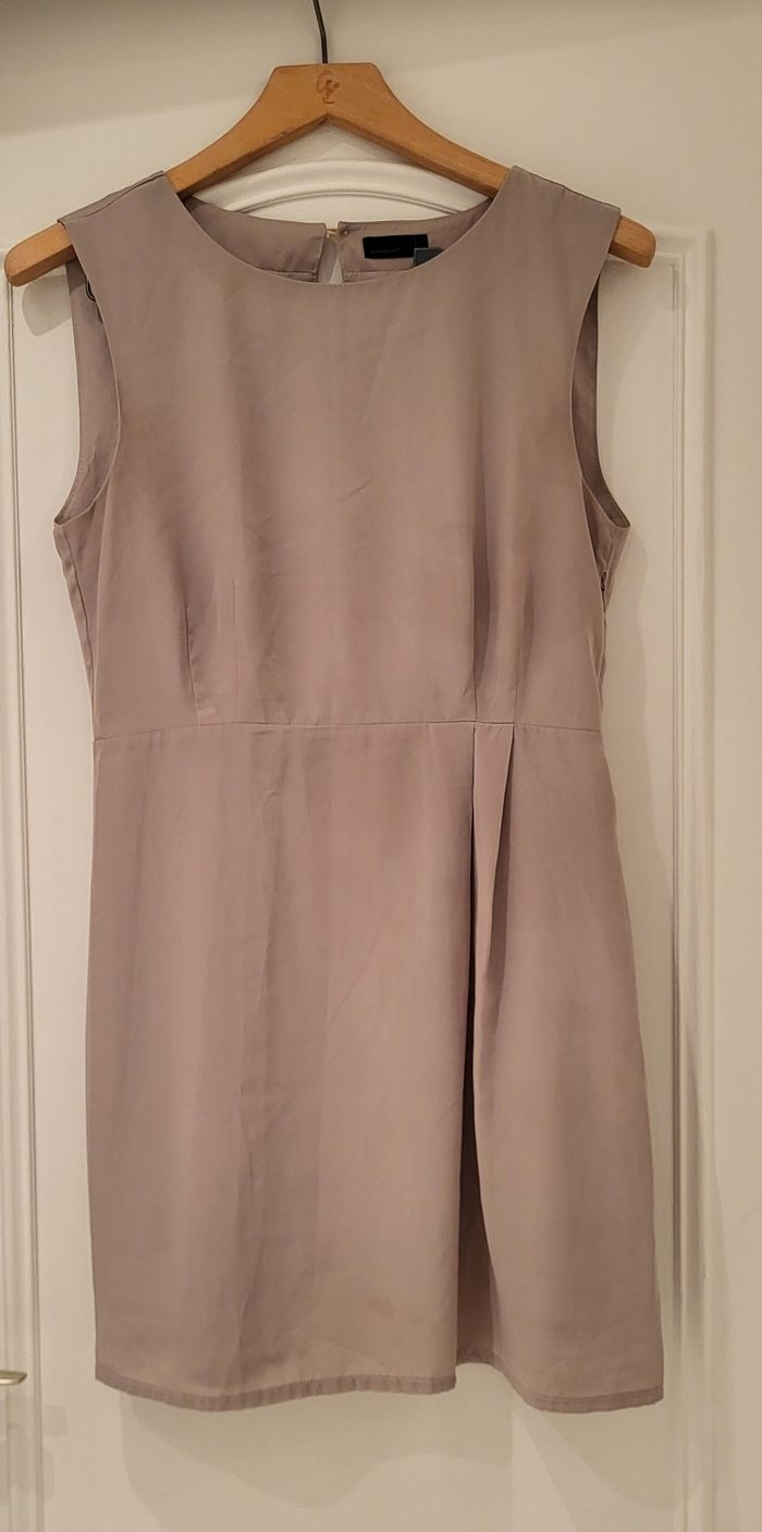 Vero Moda Robe TFr40/TL-Beige/Ecru- Sans manche, Doublée avec Dos Fantaisie en TBE - photo numéro 2