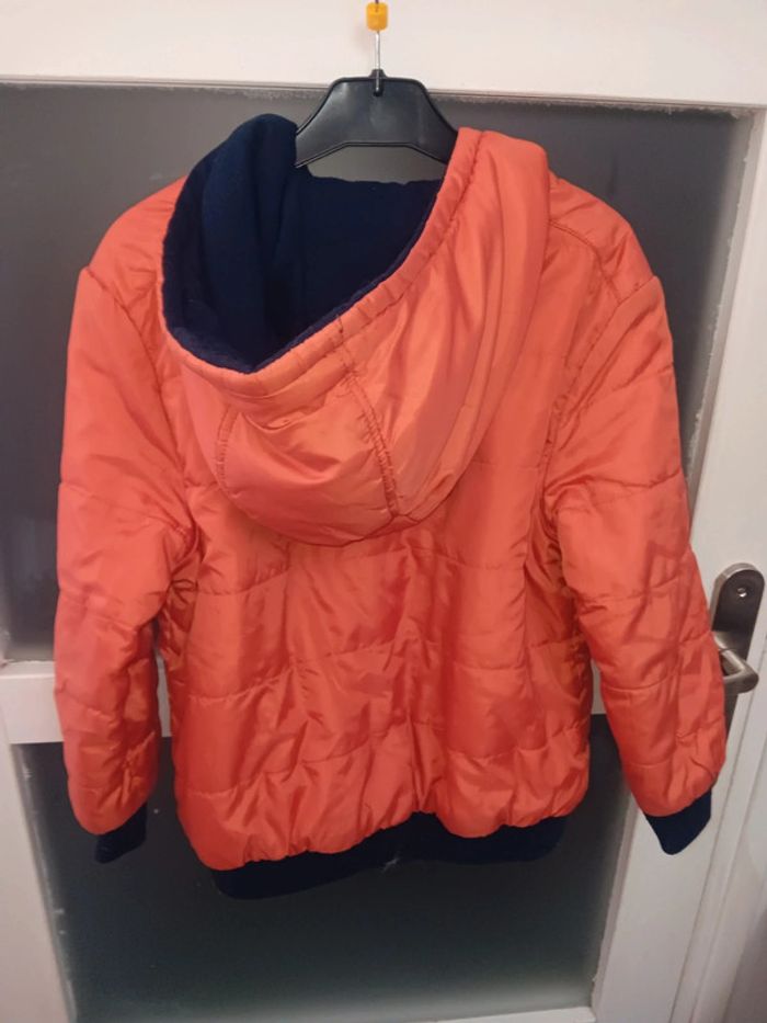 Manteau 8 ans orange à capuche avec écusson sport - photo numéro 3