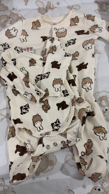 Pyjama + bodies assortit en 1 mois