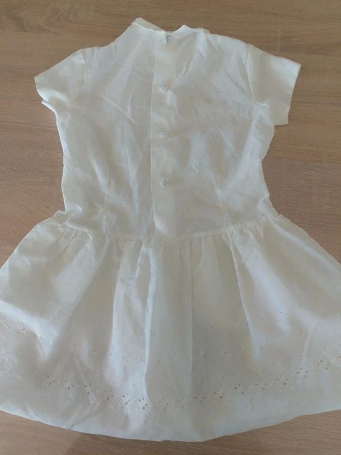 Vieille robe blanche - photo numéro 2