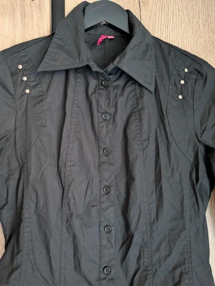 Chemise noire Taille 42 (taille petit, convient plutôt à un 40) - photo numéro 2