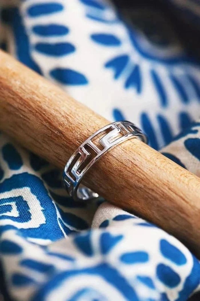 Bague à  motifs grecs pour homme ou femme