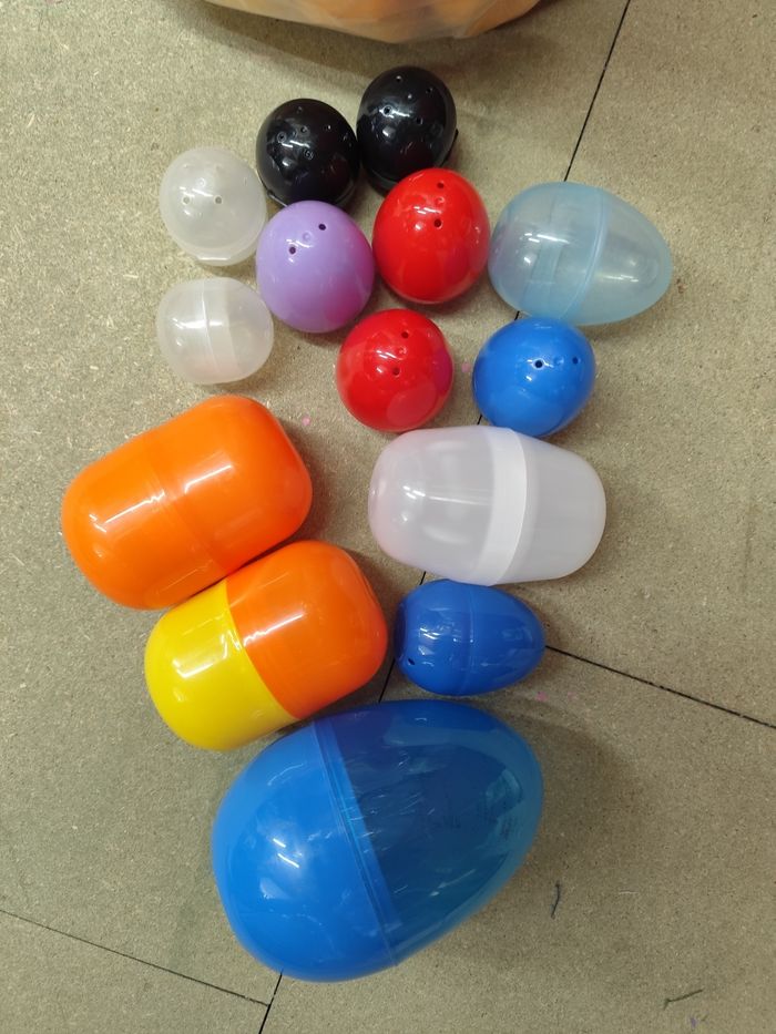 100 oeufs kinder + les  14 plus gros  tous vide - photo numéro 2