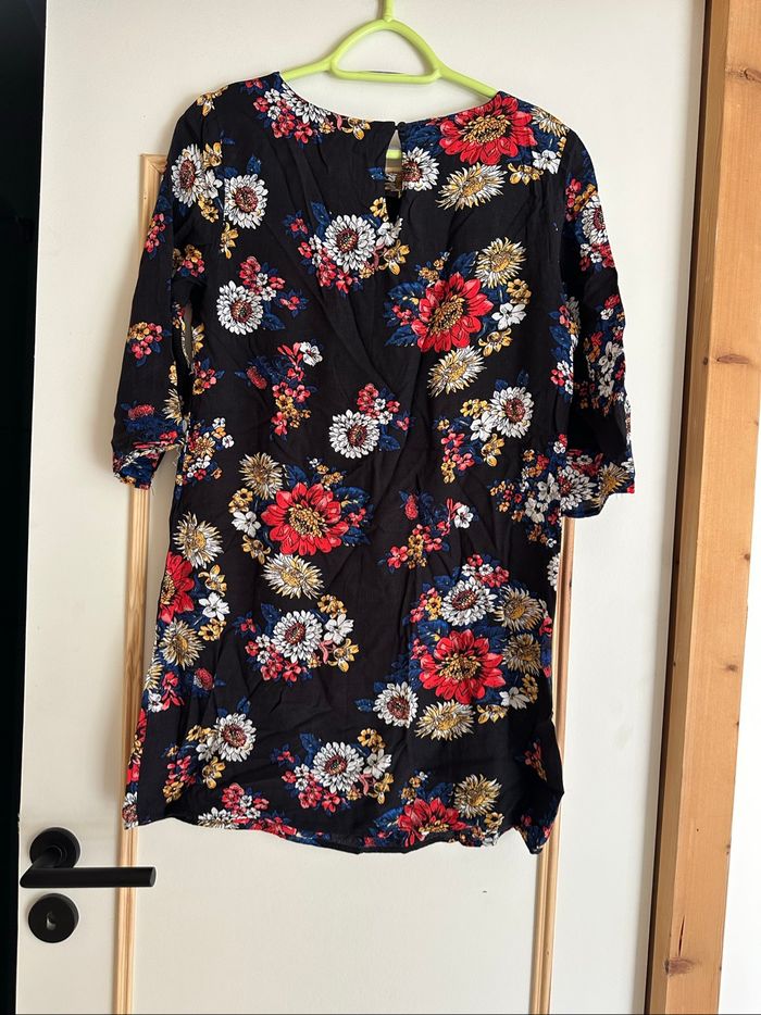 Robe légère et fleurie - Taille 2 - photo numéro 2