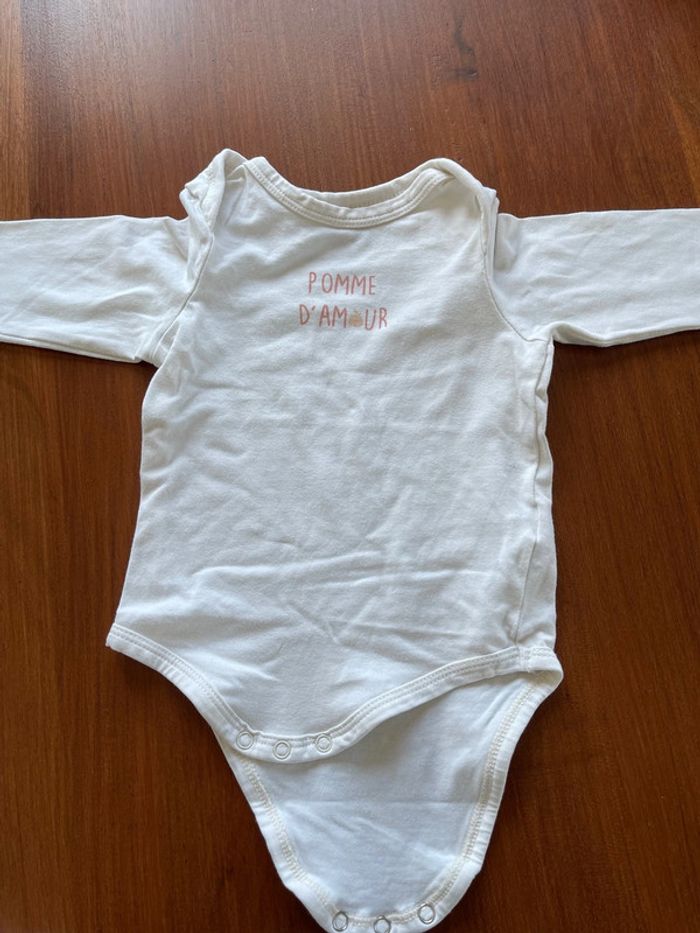 Lot de 5 bodies Tape à l’œil taille 9 mois bon état. - photo numéro 5