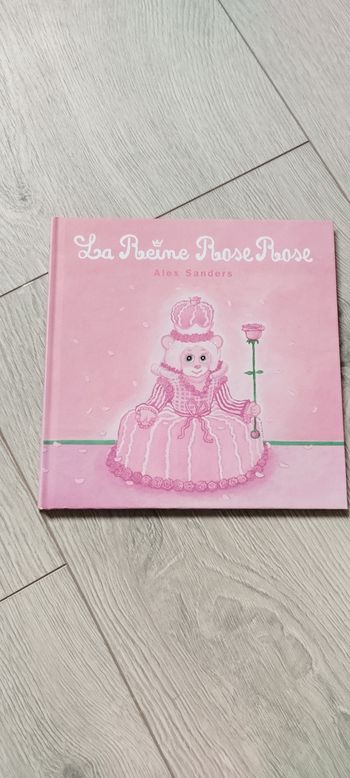 Livre la reine rose rose neuf 