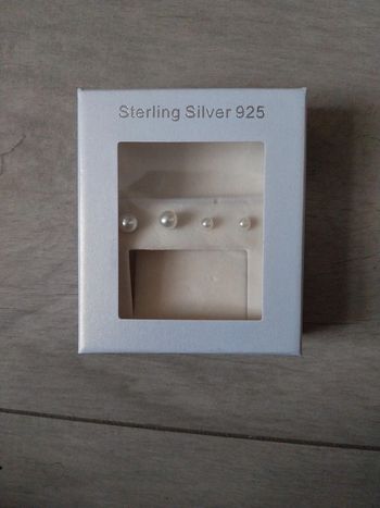Boucles d'oreilles neuves
