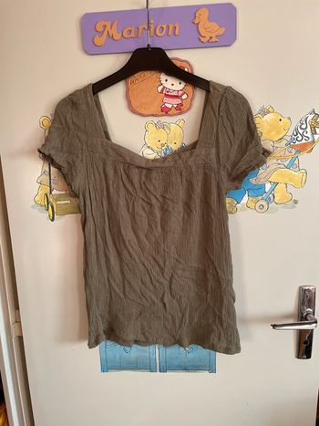 Blouse kaki avec filaments dorés, taille S, marque Kiabi