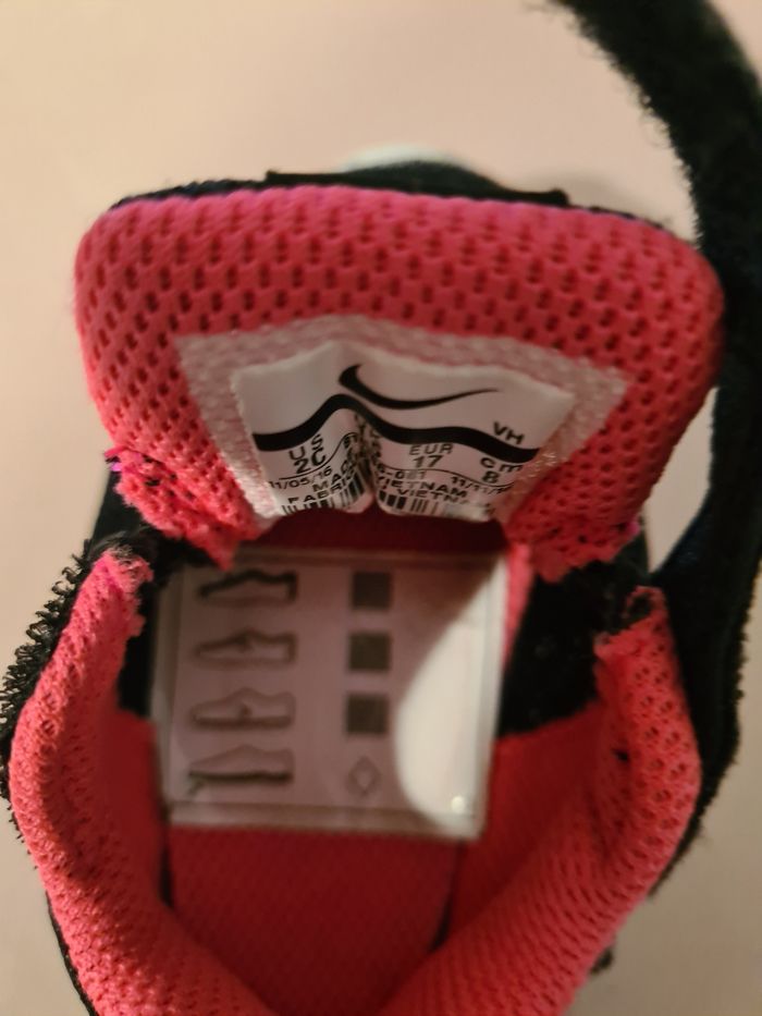 Basket. Bébé. Nike. Neuve. Noir, rose. Taille 17 - photo numéro 5