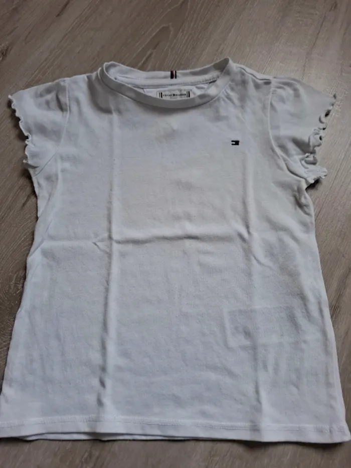 T shirt MC tommy hilfiger 4 ans