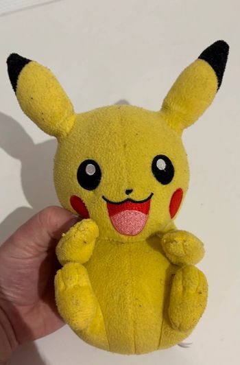 Peluche pikachu pokemon
