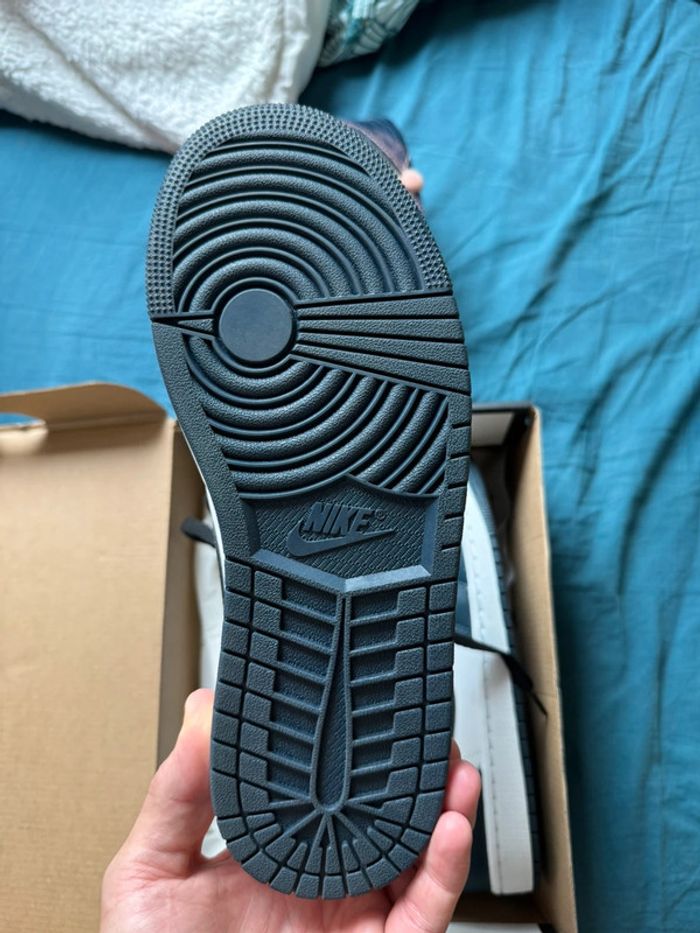 Air Jordan 1 Mid Navy / White – Taille 41 – Neuf avec boîte - photo numéro 5