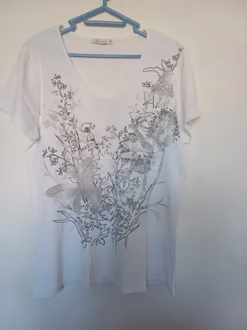 T-shirt motif papillons/ pailleté