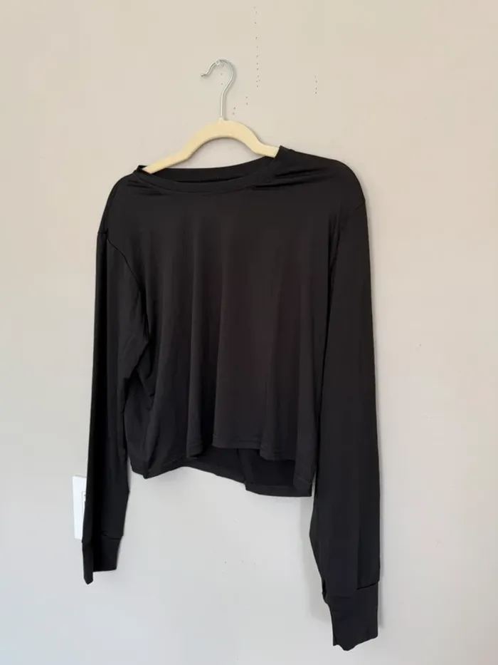 cropped black long sleeve top