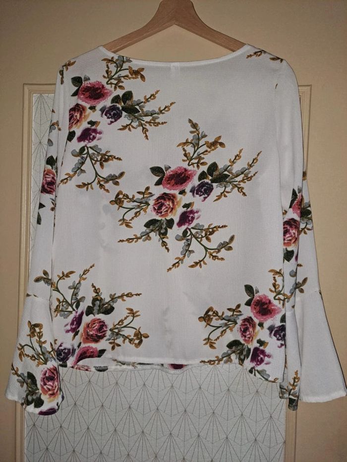 Jolie blouse femme fleurie blanche comme neuve fashion L - photo numéro 3