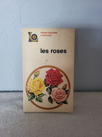 Livre les roses - c.c. harris - larousse - poche couleurs